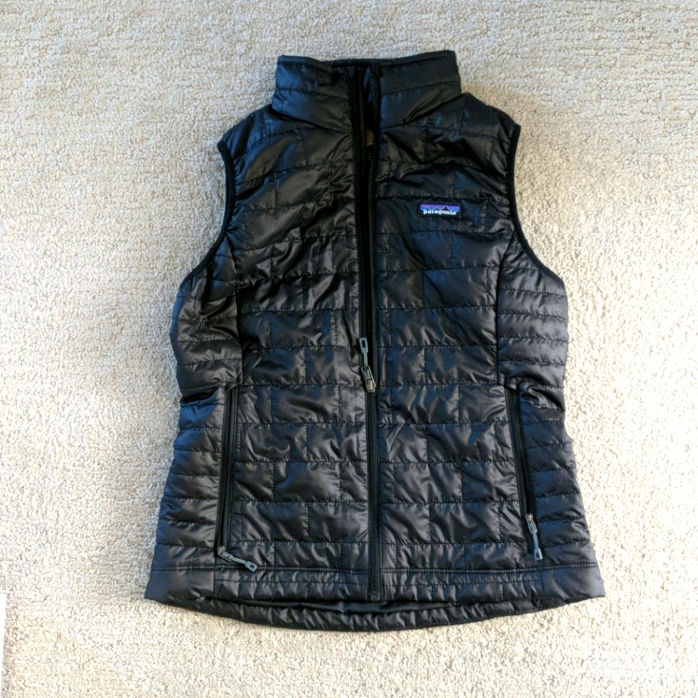 NWT Patagonia vest size S with logo on back